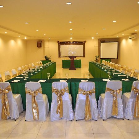 Hotel Grand Rosela Yogyakarta Eksteriør billede