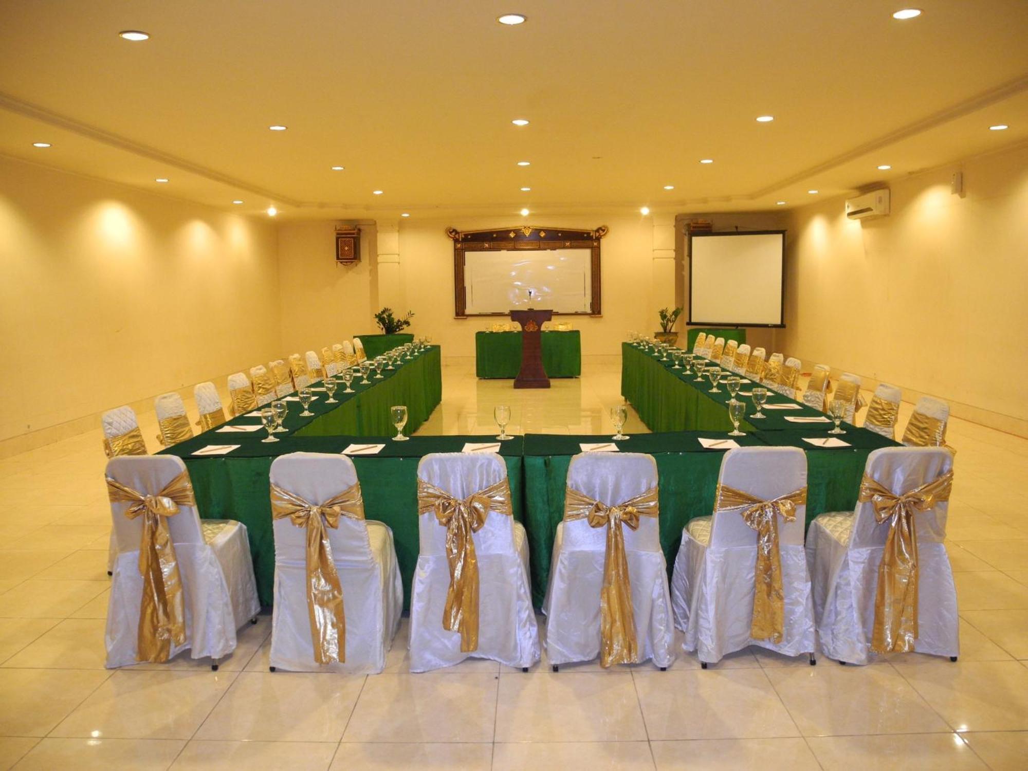 Hotel Grand Rosela Yogyakarta Eksteriør billede