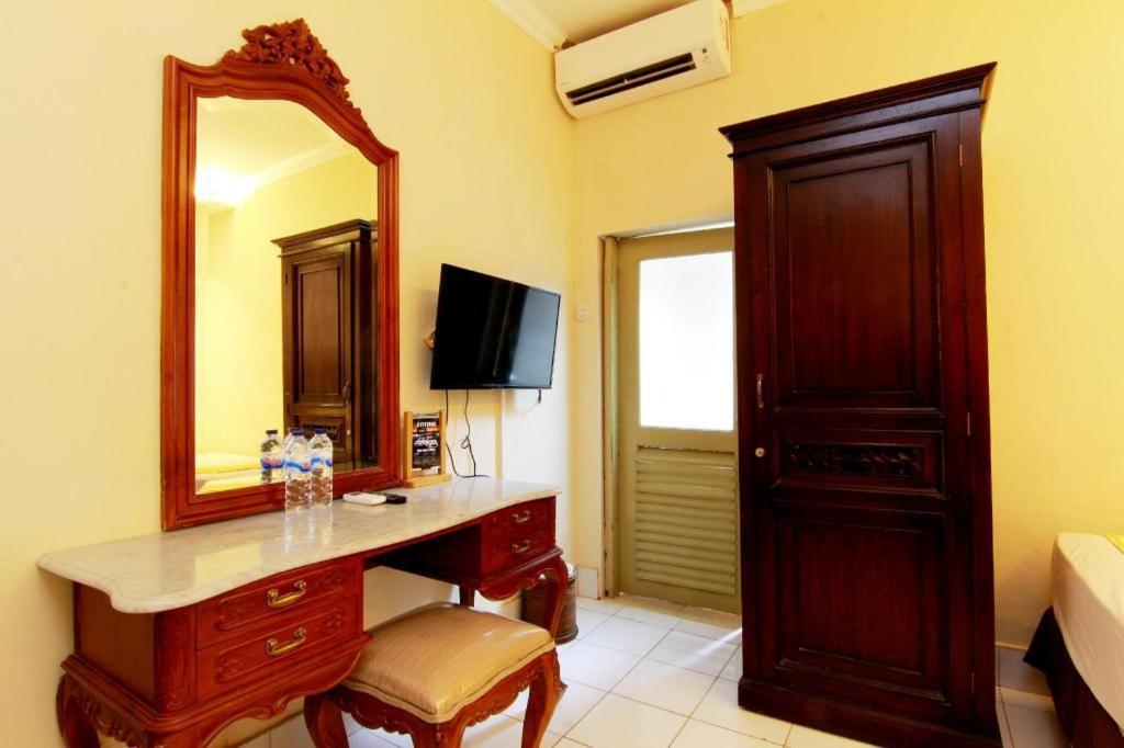 Hotel Grand Rosela Yogyakarta Eksteriør billede