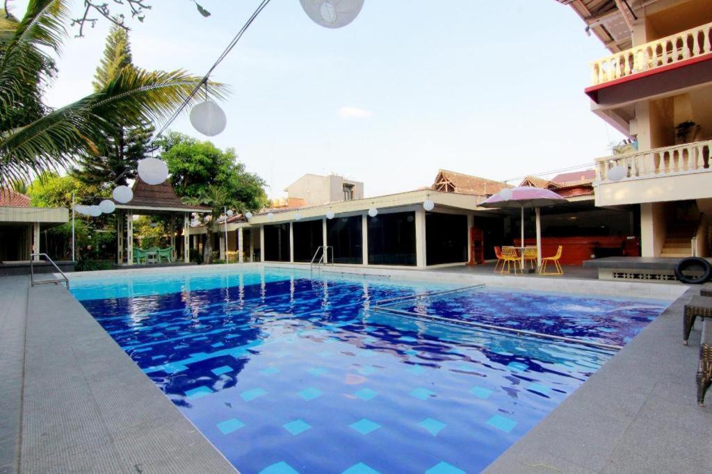 Hotel Grand Rosela Yogyakarta Eksteriør billede