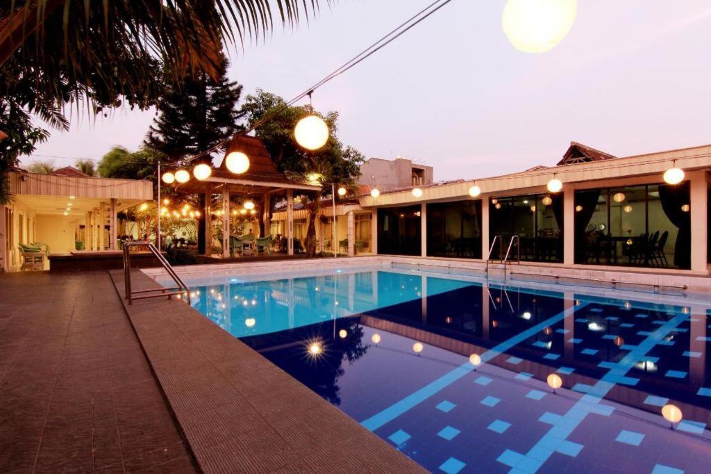 Hotel Grand Rosela Yogyakarta Eksteriør billede